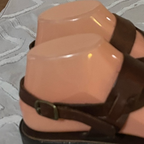 B & B Brown Leather Sandals Sz 7 - Picture 4 of 12